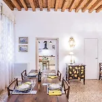 Ca\' San Beneto Completely Refurbished In A Fabulously Central Area