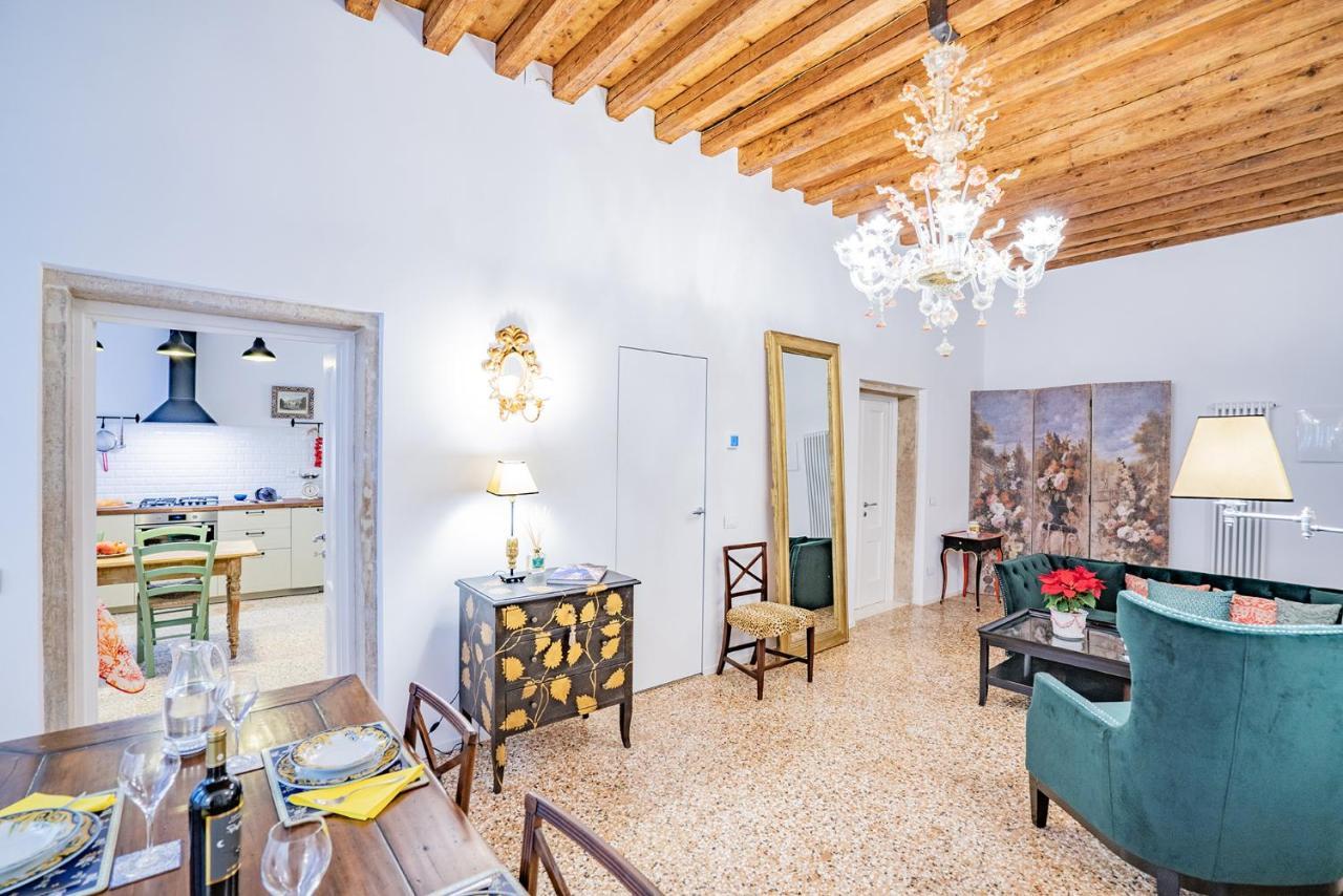Ca' San Beneto Completely Refurbished In A Fabulously Area Venecia