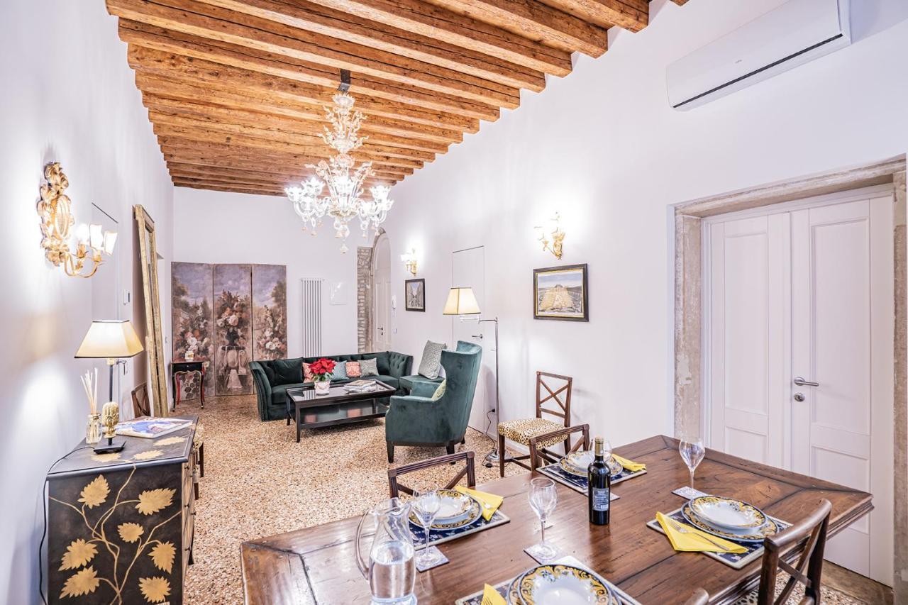 Ca' San Beneto Completely Refurbished In A Fabulously Area Wenecja
