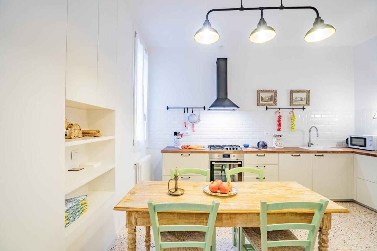 Ca' San Beneto Completely Refurbished In A Fabulously Area * Wenecja