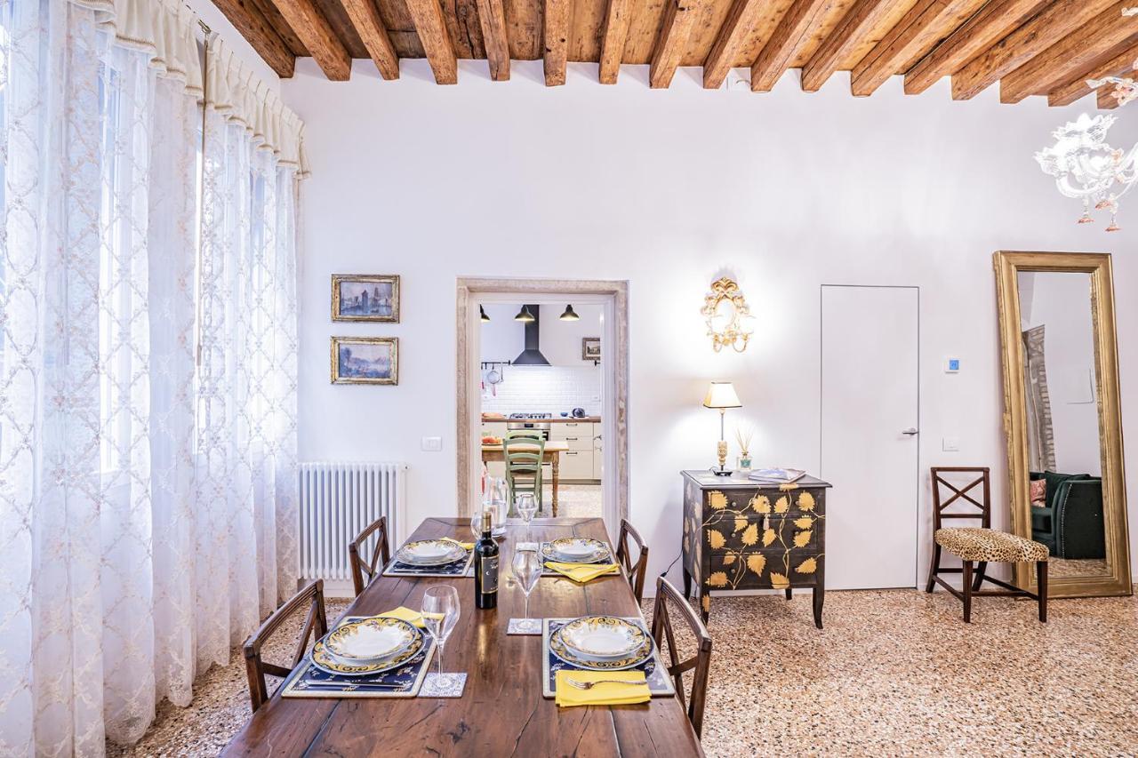 Ca' San Beneto Completely Refurbished In A Fabulously Area Wenecja